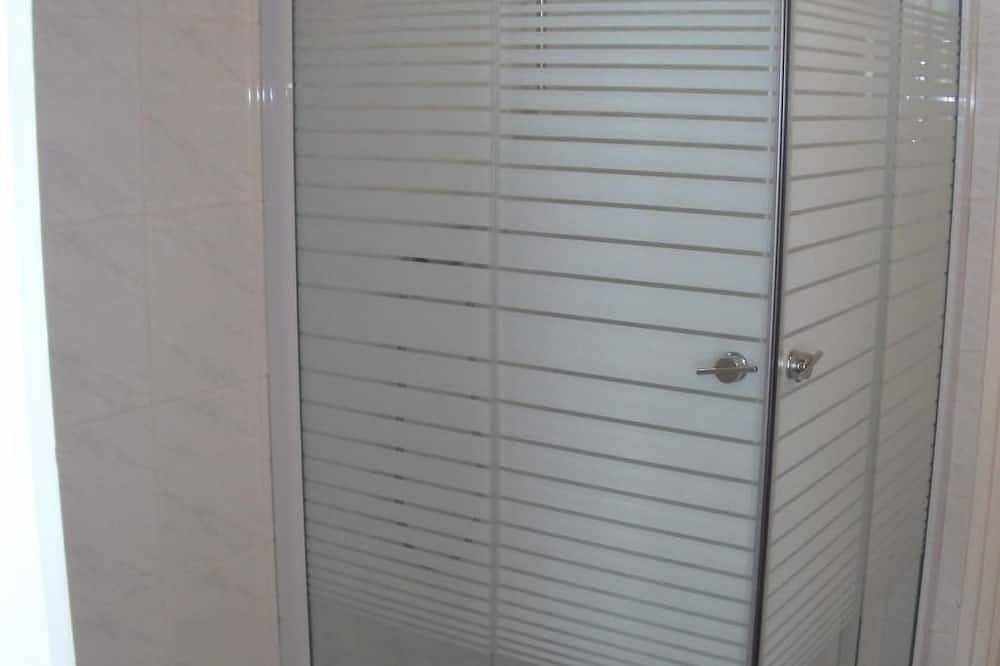 Mit Terrassen, Balkonen sowie Parkplatz in Dombowa, Komitat Tolnau