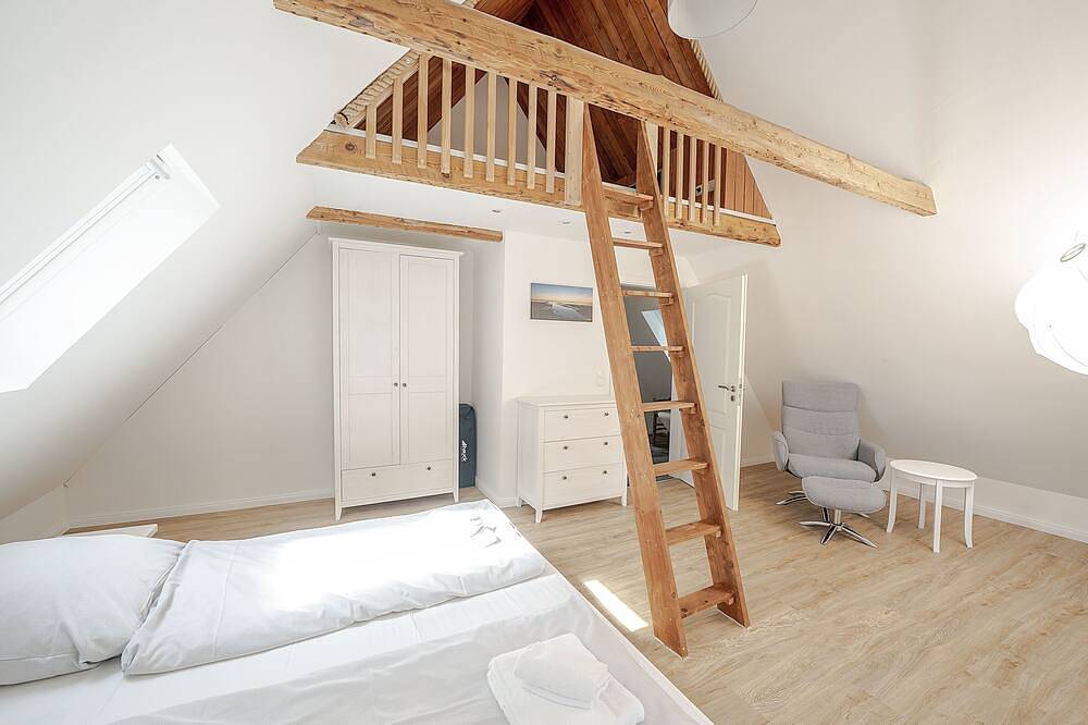Großzügiges Ferienhaus mit großem Garten in Alleinlage - Großzügiges in Niebüll, Nordfriesland