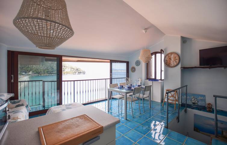 Appartamento con vista mare a 100 m dalla spiaggia con AC e parcheggio in Lido Antares Beach, Scilla