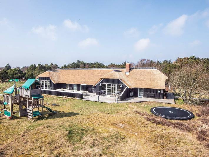 Ferienhaus für 18 Personen, mit Whirlpool und Terrasse sowie Pool und Sauna auf Fanø