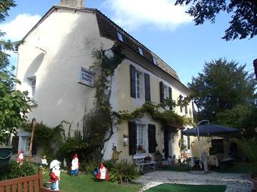 Chambre d’hôte pour 3 personnes, avec jardin et piscine à Douzillac