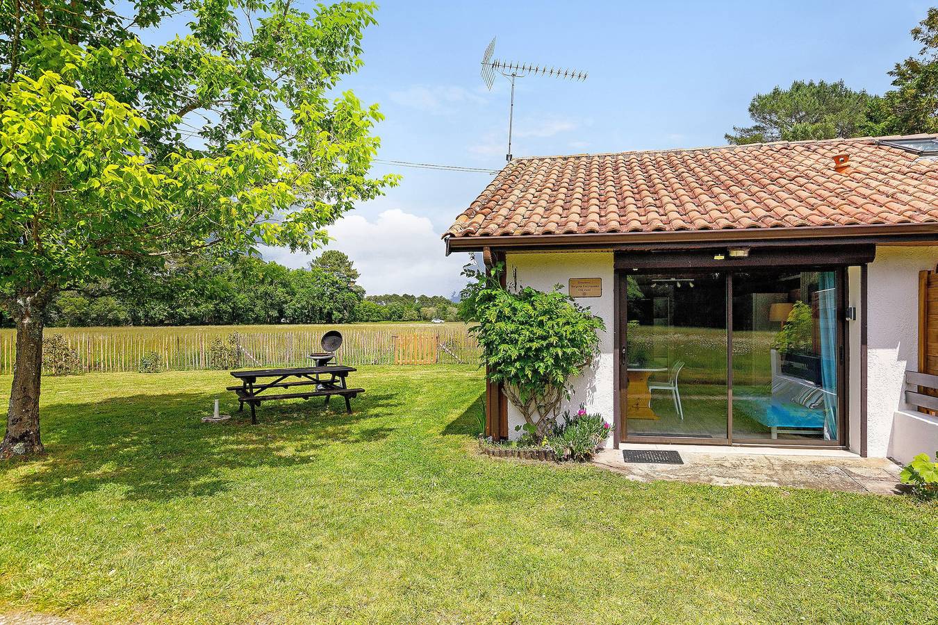 Cosy Rural Cottage "Bergerie Couyrasseau" 1-5 Guests - Carcans - Wifi - Vacation/Remote Work in Carcans, Lesparre-Médoc region