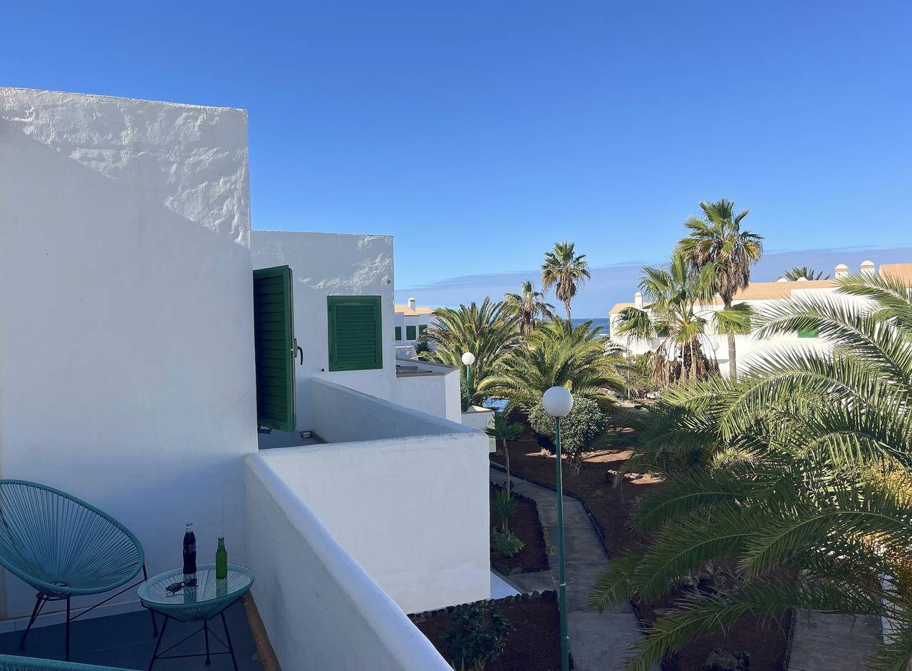 Ganze Wohnung, Ferienwohnung 'La Barca Sunny Rooftop' mit Meerblick, Gemeinschaftsterrasse & Wlan in El Cotillo, La Oliva