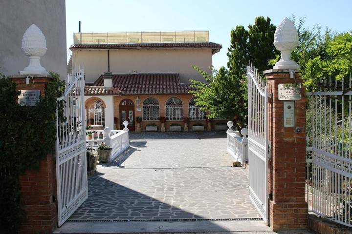 Appartamento per 4 persone, con Balcone e Terrazza nonché Giardino e Panorama a Gualdo Tadino