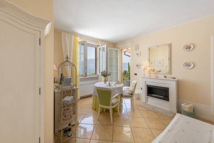 Zimmer „Gemme Suite Bb“ mit Seeblick, Balkon und Wlan in Torri del Benaco, Gardasee-Berge