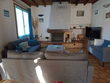 Gîte pour 8 personnes, avec jardin à Fontrabiouse