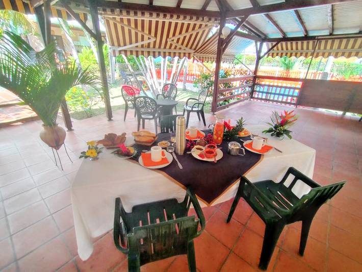 Location de vacances pour 2 personnes, avec piscine et terrasse à Sainte-Rose - 3