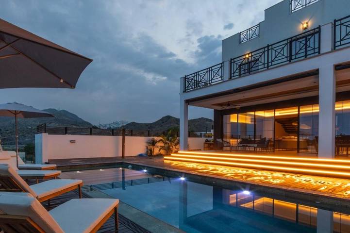 Casa rural para 8 personas, con vistas y vistas al lago además de piscina y jardín en Mojácar