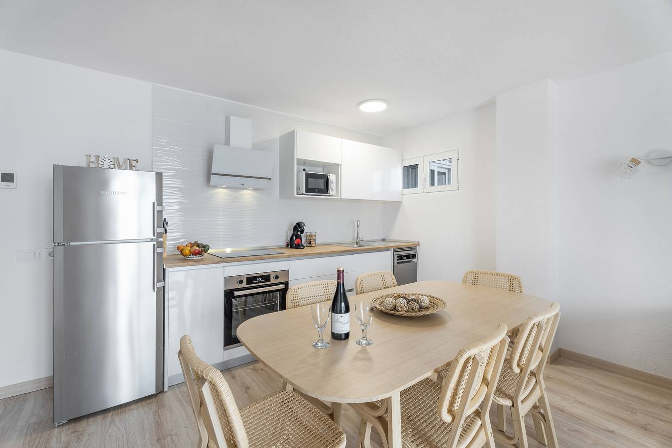 Apartamento entero, Vacaciones 'La Bahia' con impresionantes vistas a la montaña y al mar desde la terraza in Tabaiba, El Rosario