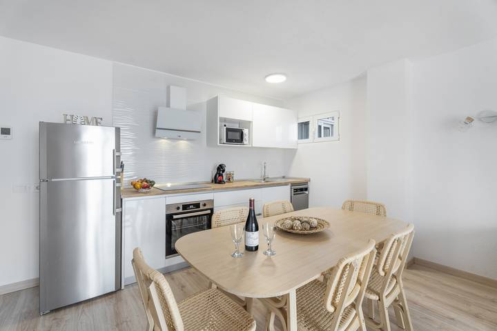 Apartamento entero, Vacaciones 'La Bahia' con impresionantes vistas a la montaña y al mar desde la terraza in Tabaiba, El Rosario
