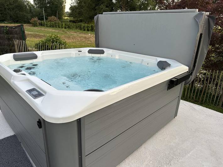 Gîte pour 15 personnes, avec Jacuzzi et Terrasse ainsi que Jardin et Piscine en Cotes-d'Armor - 2