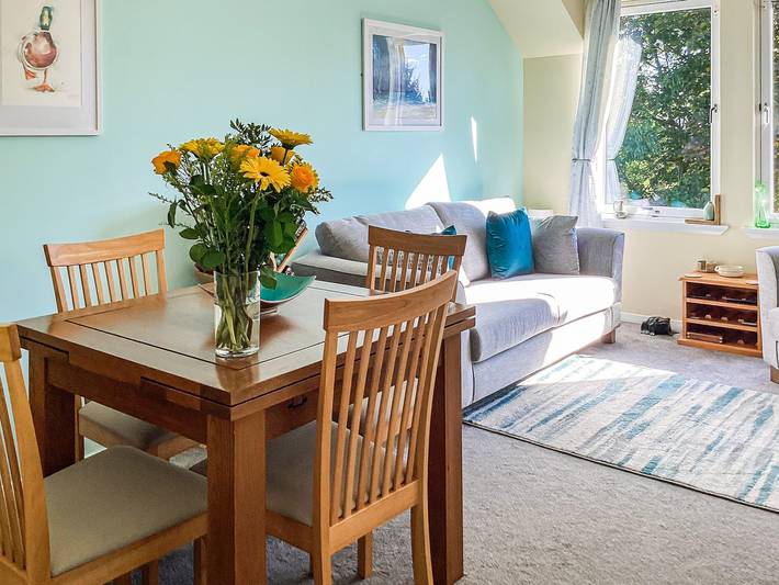 Log cabin for 4 people, with garden in Nairn