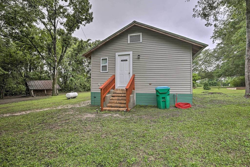 Renovated Home w/ Screened-In Patio on Hwy 90! in Gadsden County