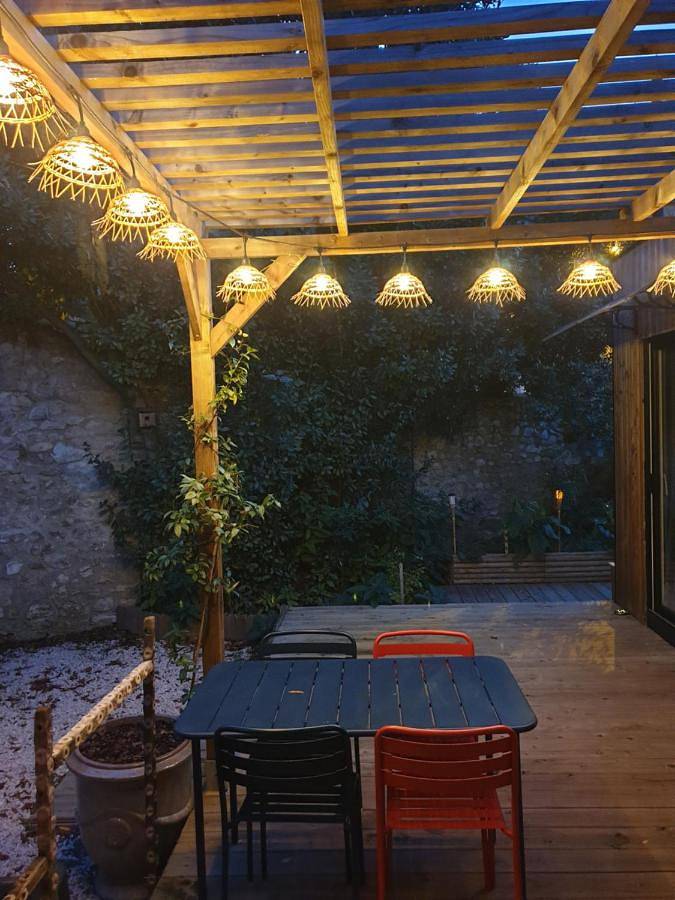 Location de vacances pour 2 personnes, avec Terrasse et Jardin ainsi que Piscine et Vue à Montbazin