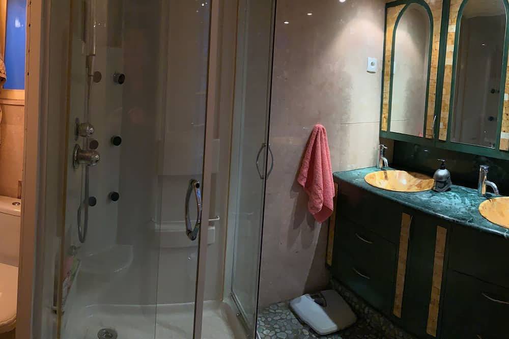 Location de Vacances avec Piscine Privée in Ria-Sirach, Parc naturel régional des Pyrénées catalanes