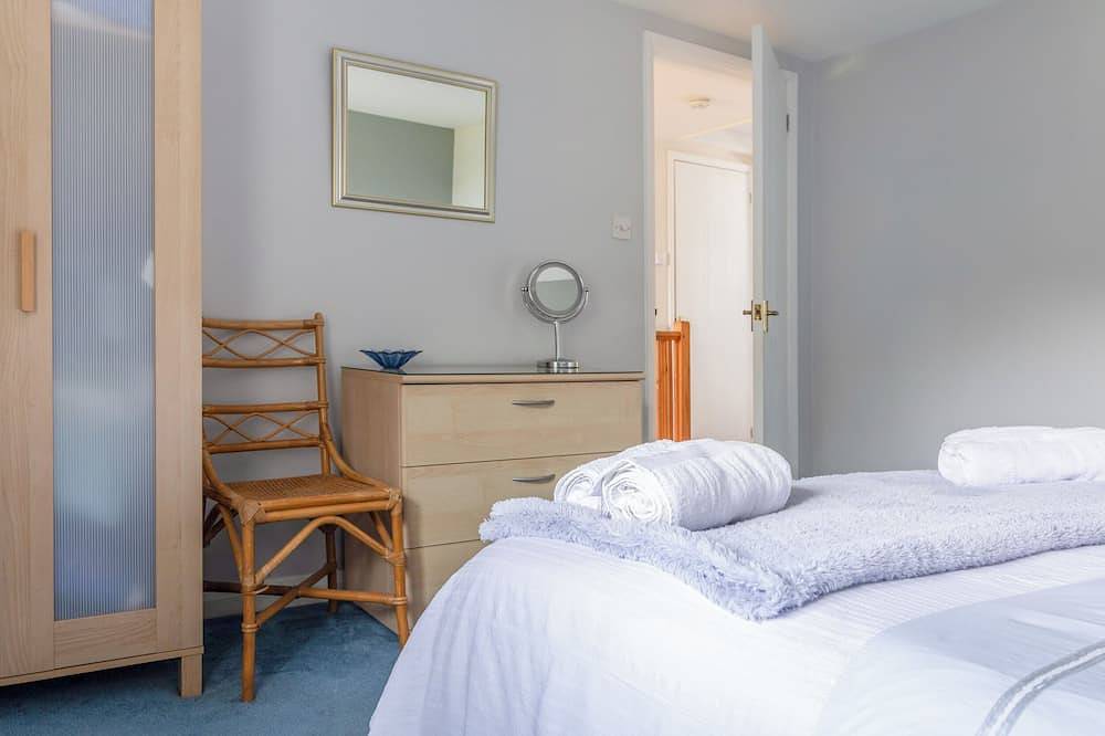Honeysuckle Cottage, pet friendly, with a garden in Bigbury in Bigbury on Sea, South Devon