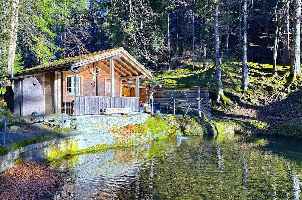 Swisshut Idyllic Farm Cabin - Chalet Grabenmühle 2 in Sigriswil, Thunersee