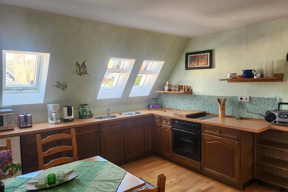 Ganze Wohnung, Großzügige Ferienwohnung in direkter Lage des historischen Ortskerns in Schonungen, Franken