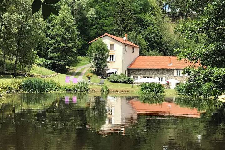 Gîte pour 10 personnes, avec Terrasse ainsi que Jardin et Piscine à Saint-Paulien (Haute-Loire)