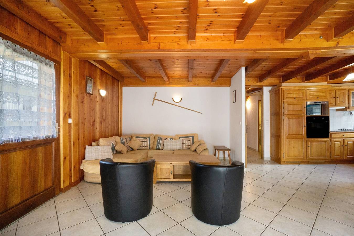 Chalet 'La Grange Villard' con vistas a la montaña, balcón y Wi-Fi in Albiez-Montrond, Región de Saint-Jean-de-Maurienne