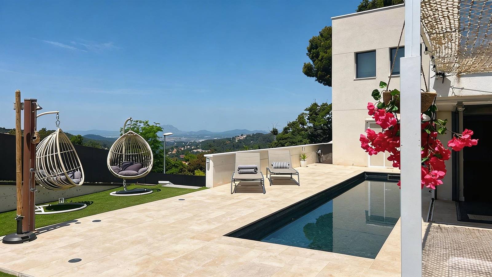 Villa Sunset Amaizing Villa in Barcelona. View  Ourdoor Areas  Calm area in Distrito de Sarrià-Sant Gervasi, Barcelona