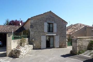 Gîte pour 6 personnes, avec piscine à Lalbenque