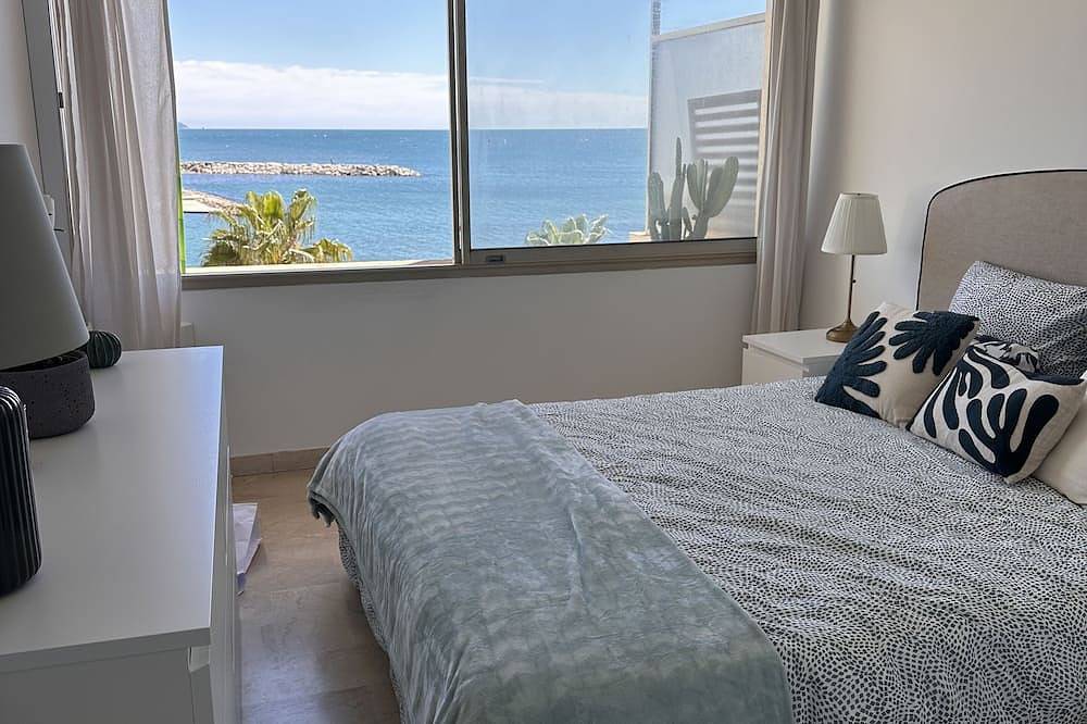Entire apartment, Appartement vue mer in Provence