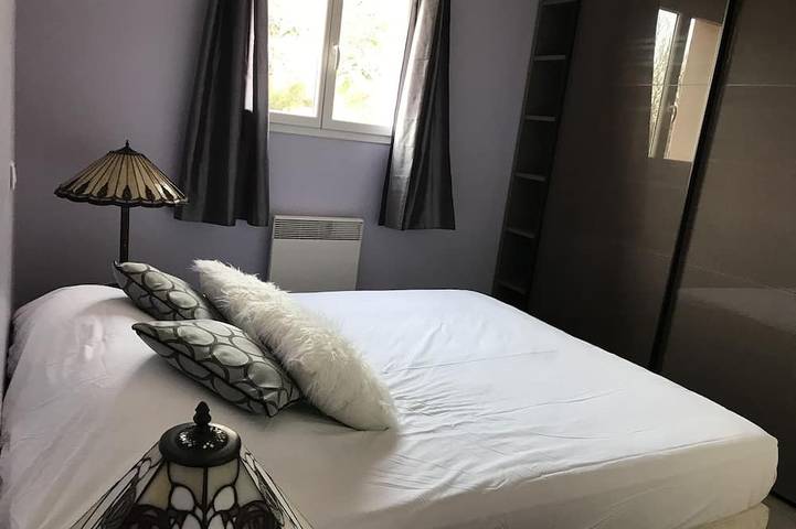 A Beautiful Villa, 4 bedrooms, heated pool*, 5 mins walk from Argeles Village in La Côte Vermeille, Argelès-sur-Mer