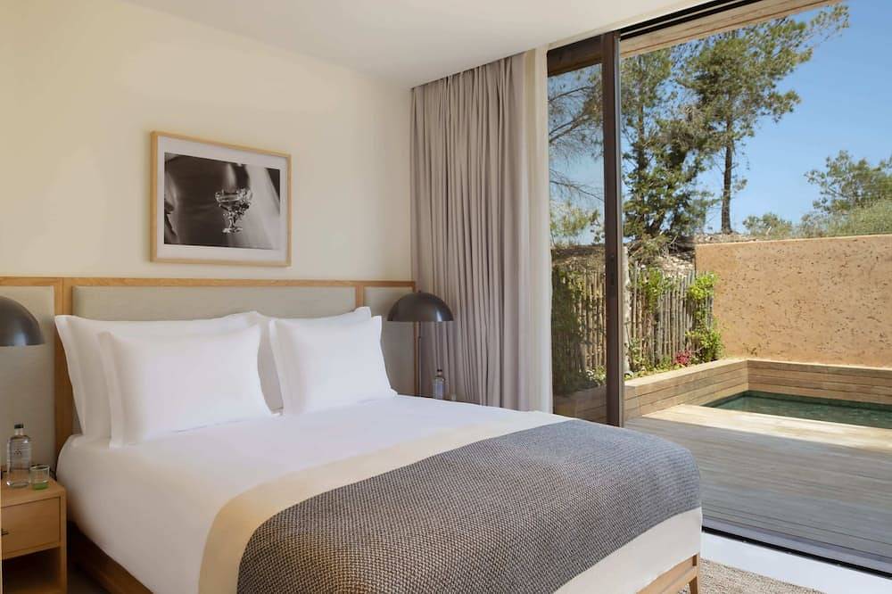 Four Bedroom Residence With Private Pool And Resort Access in Ses Figueretes, Ibiza Stadt