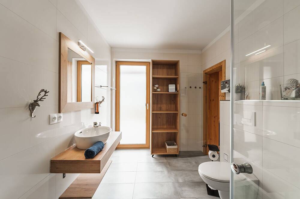 Chalet Kuhglockerl: Platz für 6+2 mit Sommerpool, Whirlpool und Sauna in Inzell, Bayerische Alpen