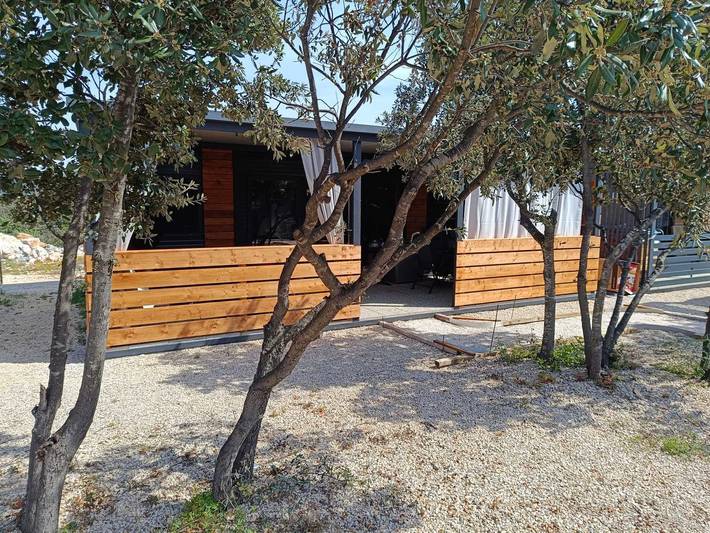 Camping für 6 Personen, mit Balkon/Terrasse und Terrasse sowie Pool und Ausblick in Pirovac