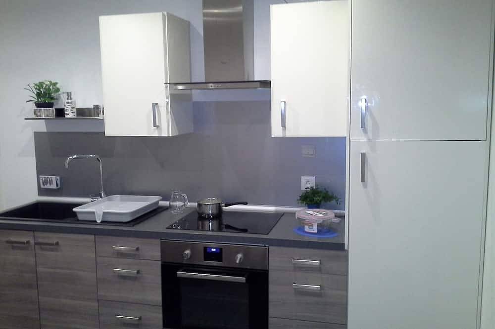 Pies De La Casa En El Agua \"El Augmar\" in Quettehou, Región de Cherbourg