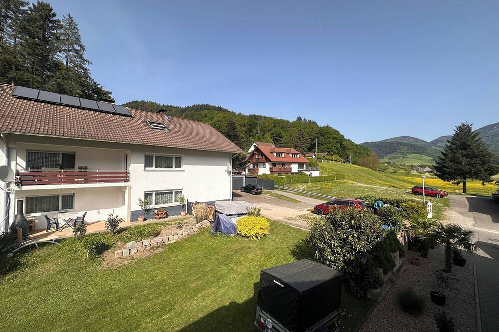 Ganze Wohnung, Wunderschöne Fewo mit Terrasse und Blick auf den Belchen, bis zu 5 Personen in Untermünstertal, Münstertal