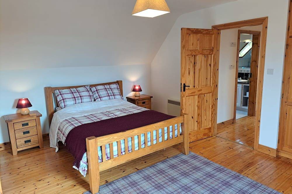 Luxury Connemara Cottage With Panoramic Views Of The Sea And Mountains in Connemara