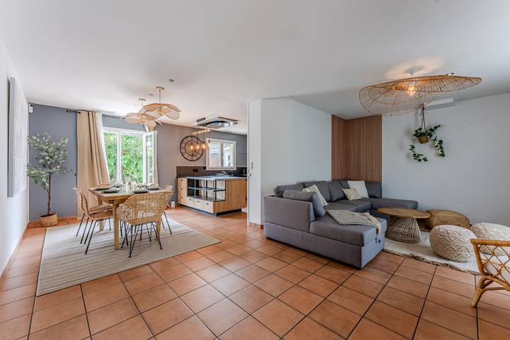 Location de vacances pour 10 personnes, avec terrasse ainsi que piscine et jardin dans Cazaux - 4