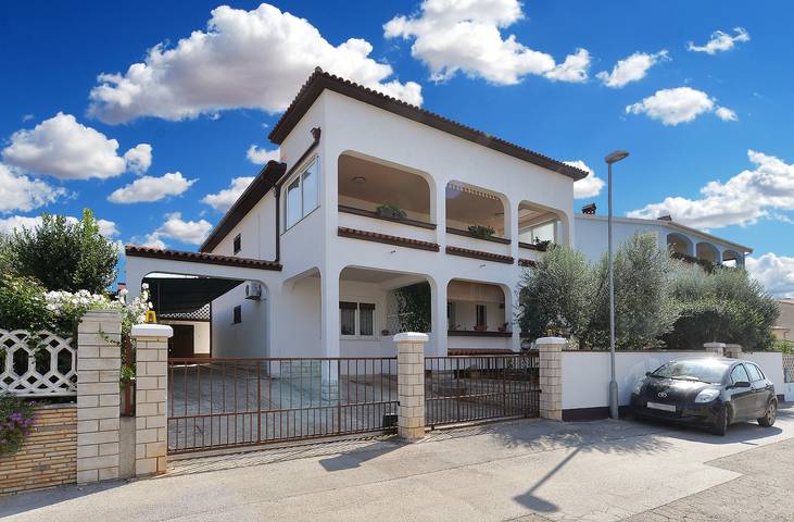 Ferienwohnung für 3 Personen, mit Terrasse und Balkon/Terrasse in Pula-Medulin