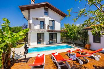 Ferienhaus für 8 Personen, mit Meerblick und Kinderpool sowie Garten in Ägäisregion