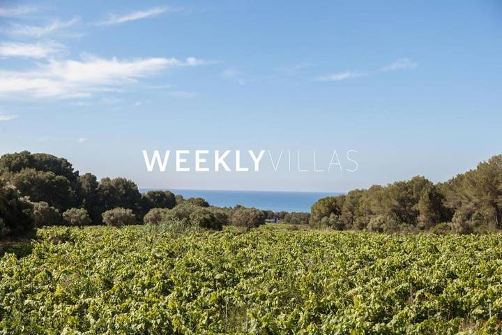 Chalet para 18 personas, con jardín además de terraza y piscina en Garraf - 4