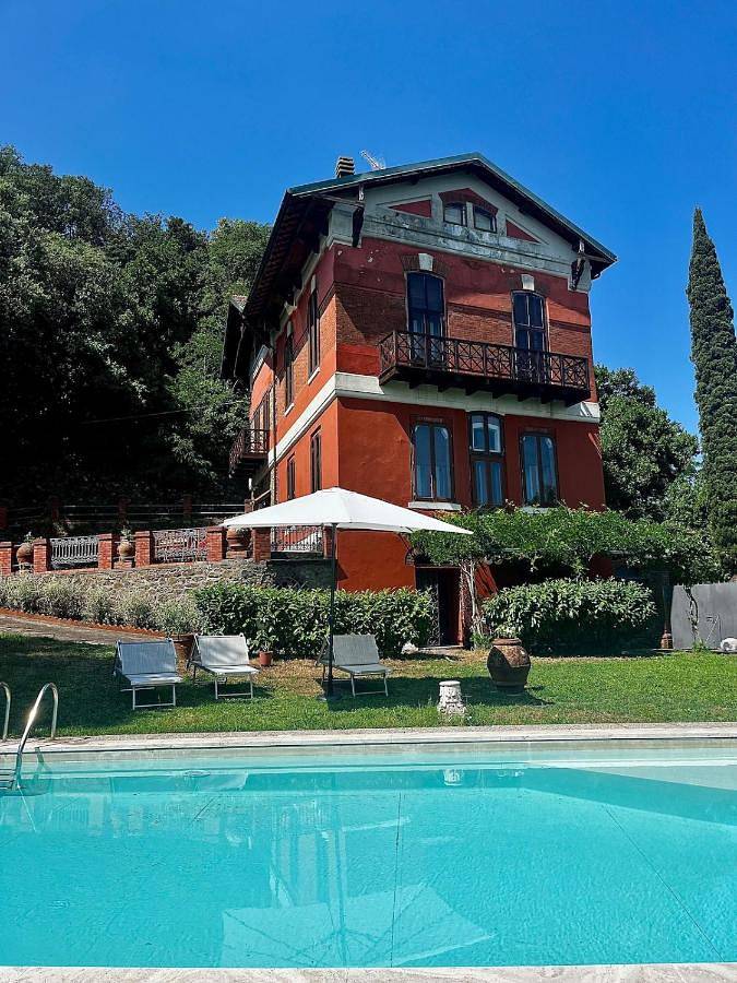 Villa per 12 persone, con giardino e panorama nonché piscina, con animali domestici in Montecatini Terme