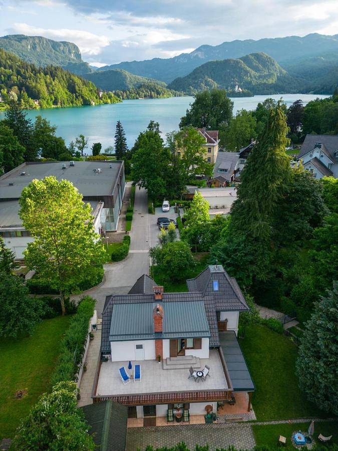 Ferienwohnung für 2 Personen, mit Ausblick und Seeblick sowie Balkon in Slowenien