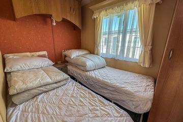 Static Caravan for 8 People in Waveney District, Suffolk, Photo 2