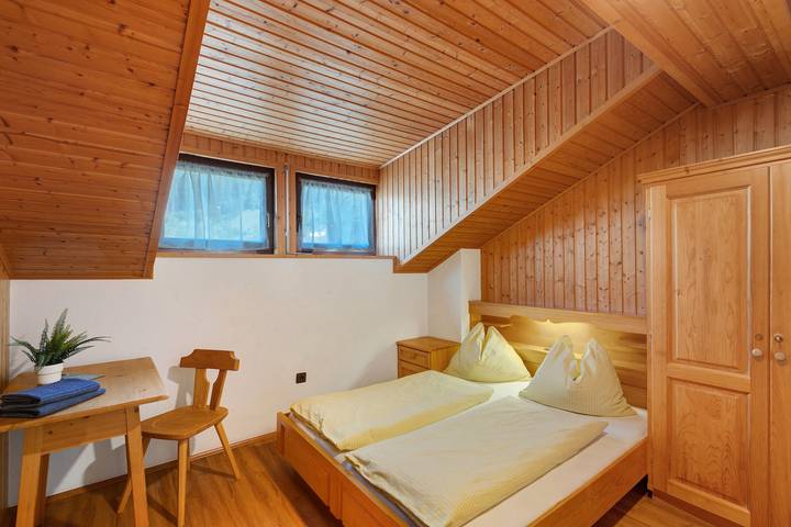 Room 'Pension Waldheim  7' with Mountain View, Shared Garden and Wi-Fi in Ahrn-dalen, Zillertal-Alperne