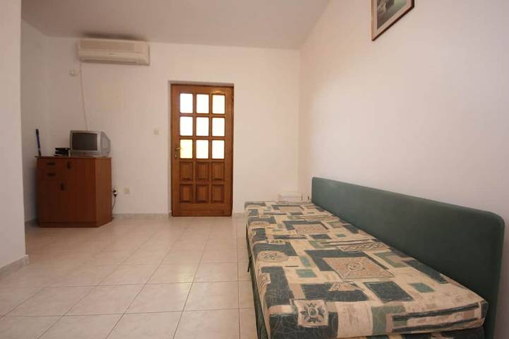 Ganze Wohnung, 1-Zimmer-Ferienwohnung mit Terrasse Vis in Vis Stadt, Vis (Dalmatien)