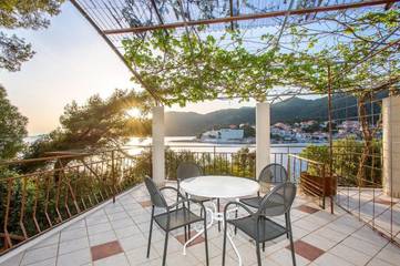 Maison d’hôte pour 3 personnes, avec balcon à Blato