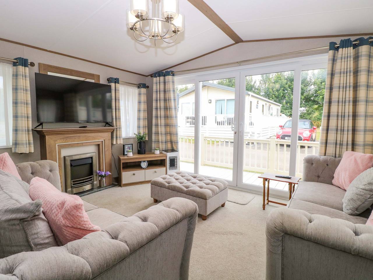 17 Castle Walk in Burgh Castle, Great Yarmouth