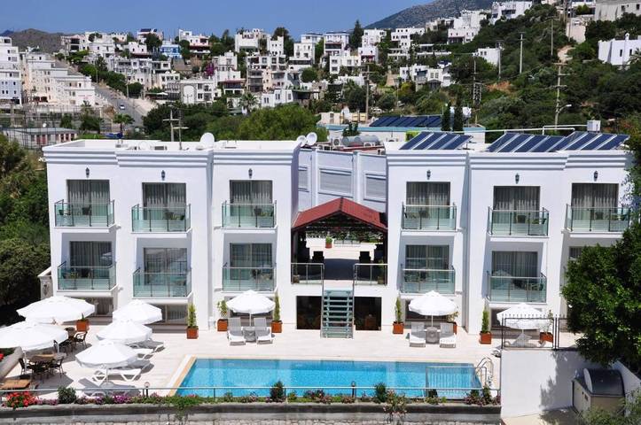 Hôtel pour 3 personnes, avec jardin ainsi que bassin pour enfant et piscine