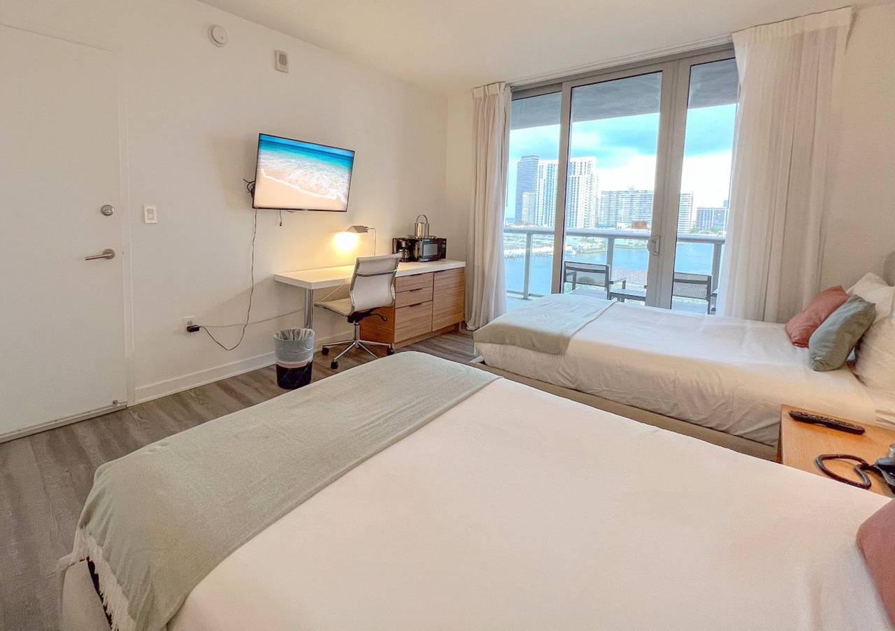 Apartamento entero, Beachwalk Studio Bliss in Hallandale Beach, Broward County