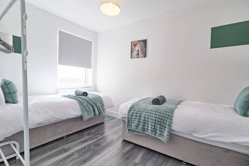 Homely 4Br / Sleeps 8 / Fast Wifi / Contractor Friendly / Colchester in Colchester, Essex