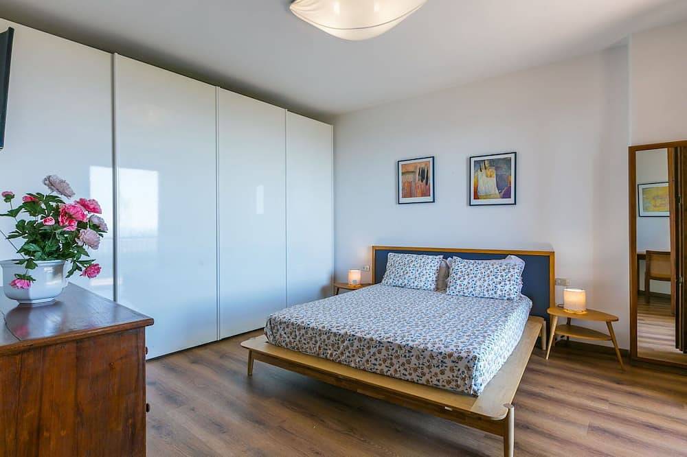 Wonderful  villa for 10 people with Wifi, A/C, Tv, patio, panoramic view and parking in Castellina in Chianti, Chianti