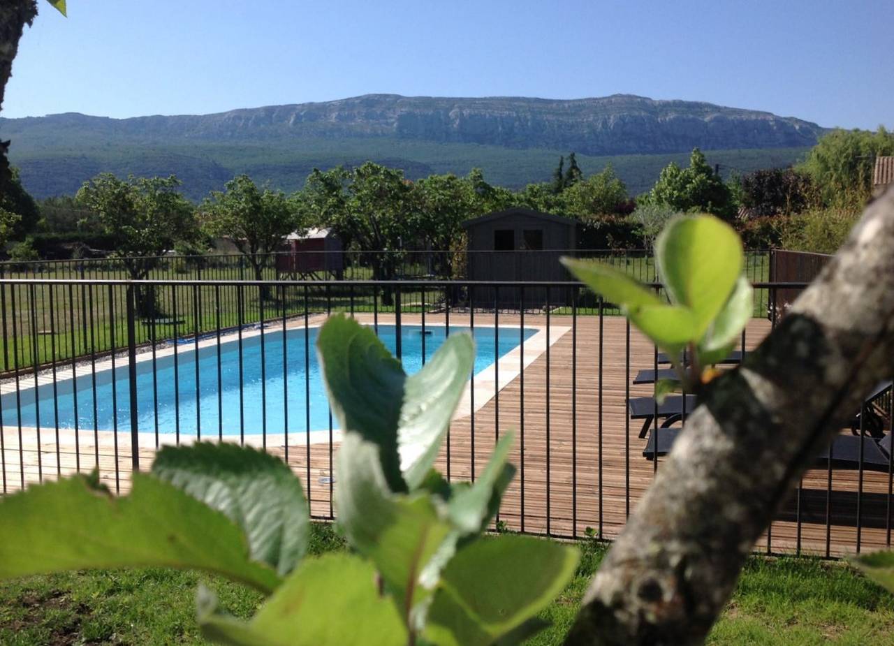 Gite "Chez Elles en Provence" avec piscine et jacuzzi privatifs in Nans-les-Pins, Région de Brignoles